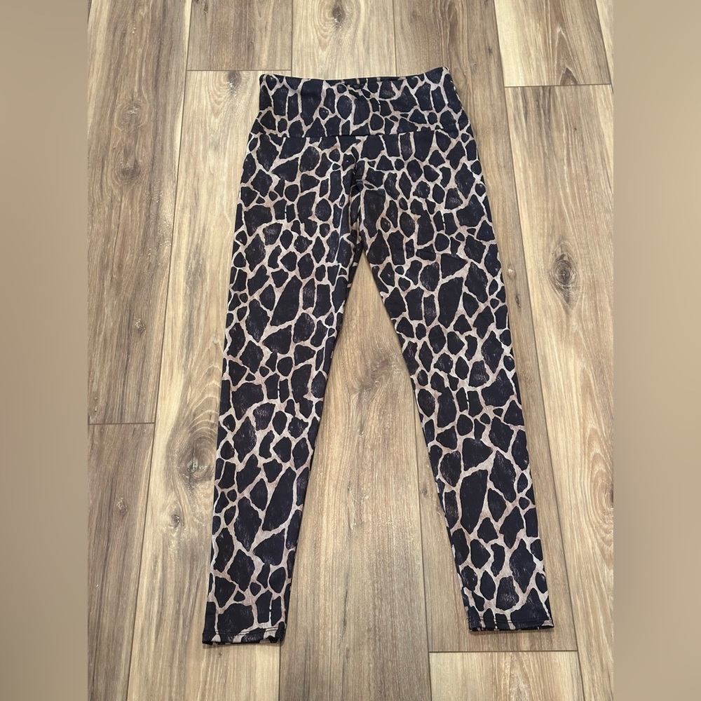 Onzie Giraffe Patterned Activewear - image 2